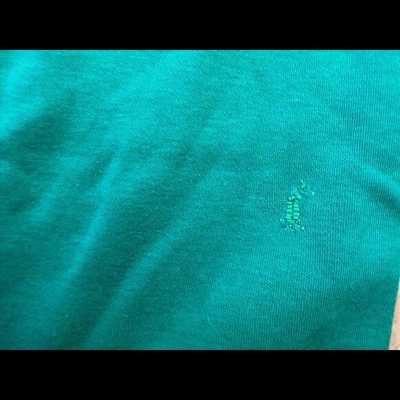 Soft and thin vintage cotton turtleneck featuring embroidered Pepe Le Pew - Picture 4 of 7